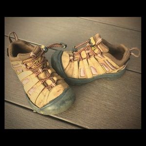 Keen toddler girl waterproof hiking shoes